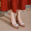 Nuevos zapatos de boda rojos de estilo chino para mujer 2023, nuevos zapatos de novia de tacón grueso que no cansan los pies, tacones altos de cristal con lentejuelas de alta calidad