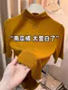 Camiseta básica de estilo regular para mujer, con hombro normal, cuello semi-alto y manga de tres cuartos, simple y versátil, corte ajustado, color amarillo, manga media, top de capa interior