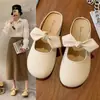 Zapatos de mujer abiertos sin cordones para uso en exteriores, nuevos de la primavera 2026 estilo francés con lazo delicado, mules sin cordones