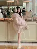 A nova coleção de inverno de Moscou: estilos curtos, de comprimento médio e extra-longos com golas grandes de pele, jaquetas de algodão acolchoadas e estilosas para mulheres, na cor rosa
