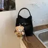 Bolso de Mano Pequeño Estilo Coreano para Mujer, Nuevo Bolso de Hombro Vintage Primavera 2026 para el Trabajo y los Viajes Diarios, Bolso Cruzado Tipo Cubo