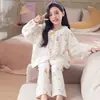 Pijama de Niña Estilo Princesa Primavera y Otoño Manga Larga Pantalón Largo Cuello de Encaje Infantil Cardigan Ropa de Casa Algodón Nube Conjunto de Dos Piezas