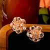 Brincos de Flor com Toque de Luxo, Luxo Leve, Estilo de Nicho, Retro Francês, Brincos Delicados e Versáteis, Novos Modelos Outono e Inverno
