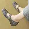 Sapatos de Plataforma Femininos de Salto Baixo 2026 Outono Novo Estilo Bico Quadrado Sapatos de Salto Baixo Versátil Casual Moda Tira Única Sapatos de Mãe