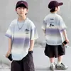 Ropa Infantil Camiseta de Manga Corta para Niños Ropa de Verano 2026 Nuevo Estilo Niños Medianos y Grandes Estilo Verano Camisetas de Colores Degradados para Niños Tendencia