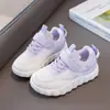 Sapatos Casuais de Moda Infantil 2026 Primavera/Outono Novo Estilo Tênis de Skate para Meninas Tênis Esportivos Versáteis Sapatos Escolares para Meninos Tendência
