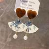 Nuevo estilo chino antiguo diseño marea nacional abanico bordado de mariposas imitación jade borla pendientes aguja de plata joyería al por mayor de Yiwu