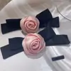 Serie Avanzada Black Pink ~ Pasador de Pelo Anillo para el Cabello con Rosa Satinada Tridimensional Vintage Clip Superior para Cola de Caballo Alta Accesorios para el Cabello con Diseño de Nicho