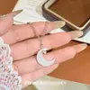 Collar Minimalista de Lujo con Concha de Luna Ultra Fina, Cadena para Clavícula Versátil Fresca y Elegante, Sencilla Cadena de Cuello de Lujo Ligero Exquisita