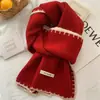 Novo cachecol de lã mista estilo Natal vermelho com acabamento de borda requintado, versátil para casais e mulheres