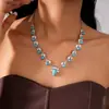 Collar Cruzado Europeo y Americano de Acrílico Turquesa con Forma de Gota de Agua Tachonado con Diamantes, Cadena para Clavícula de Lujo Ligero de Nicho, Collar Retro Bohemio