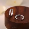 Brincos de argola estilo francês da moda com agulha de prata s999 e incrustação de zircônia em formato de diamante, adequados para o dia a dia, oferecendo uma sensação de luxo, pequenos brincos circulares