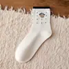 Calcetines lindos de oso bordado hasta la pantorrilla para mujer, estilo universitario dulce de otoño e invierno, calcetines de algodón holgados de dibujos animados sin costuras para niñas