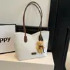 Bolso tote de nicho europeo y americano transfronterizo, modelo nuevo 2026, alta calidad, elegante, versátil, casual, bolso de hombro vintage