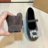Zapatos negros Mary Jane para mujer con pedrería y forro de felpa, estilo de noche otoño/invierno 2025 zapatos peludos para uso en exteriores