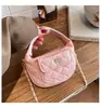 Bolsa de Design de Nicho para Mulheres 2025 Nova Moda Pequena Estilo Fragrante Corrente Acolchoada Versátil Pequena Fresca Bolsa Transversal