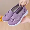 Novidade Primavera/Verão 2026, Sapatos de Tecido Estilo Antigo de Pequim para Mulheres, Slip-On, Respiráveis, Sola Macia, Bordado Estilo Étnico, Confortáveis Sapatos de Mãe