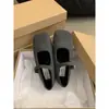Sapatos Mary Jane Doces Estilo Coreano para Mulheres, Novos Modelos Primavera e Outono 2026, Sapatos Peludos Ultra-Estilosos com Bico Quadrado