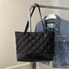 Bolso de mano de gran capacidad con rombos y hilo bordado retro, nuevo bolso de hombro de moda 2023, diseño de nicho de estilo coreano para mujer