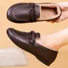 Sapatos Novos de Algodão de Inverno Sapatos Peludos Tamanho Pequeno 2026 Mocassins Versáteis Calçados Casuais para Exterior Plus Veludo Quente Sola Macia Sapatos Femininos