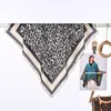 Bufanda Cuadrada de Imitación Seda con Estampado Divertido y Elegante de Gatitos, Bufanda Versátil y de Alta Gama para Cuello, Pañuelo para la Cabeza, Pañuelo de Seda