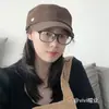 Sombrero de Equitación Negro Retro Estilo Japonés para Mujer, Hecho de Cuero y Terciopelo, Adecuado para Todas las Estaciones, Circunferencia de Cabeza Grande, Versátil, Elegante, Hace que el Rostro Parezca Más Pequeño, Sombrero de Ala Hacia Adelante para Otoño e Invierno