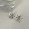Aretes de Botón de Flor de Aguja de Plata 925 Estilo Frío Socialité de Lujo Ligero Retro Francés de Alta Gama con Perla y Metal