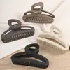Pinza para el Cabello Grande Minimalista con Acabado de Alta Gama para Mujer, Adecuada para Peinados Recogidos en la Parte Trasera de la Cabeza, con un Diseño de Pinza de Tiburón Semicircular Mate de Yiwu
