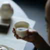 Taza de té de celadón de horno Yuanyue, taza de té japonesa pequeña y elegante hecha a mano, juego de té de kung fu con neumático fino para el hogar