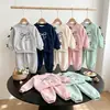 Conjunto Elegante para Niña para Otoño e Invierno 2026 Nuevo Conjunto de Dos Piezas para Bebé: Sudadera de Manga Larga con Lazo y Pantalones Casuales a Rayas