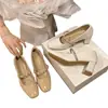 Sapatos de corte baixo, mostrando o charme feminino!