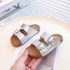 Sandalias Birkenstock Planas para Niñas de Exterior 2026 Verano Nuevo Estilo Coreano Estudiante Sandalias Suaves de Playa Sandalias de Una Tira
