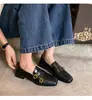 Estilo Versátil, Coleção Privada de Luxo~Mocassins Planos Slip-On com Fivela de Couro Retrô para Mulheres, Sapatos Individuais de Bico Quadrado Estilo Britânico para Mulheres