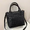 Bolso Cubo con Patrón Tejido Transfronterizo para Mujer 2026 Nuevo Vintage Gran Capacidad Bolso de Hombro Cruzado Bolso de Mano Estiloso Moderno