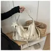 Bolso para Axila de Nicho Coreano para Mujer 2026 Nuevo de Moda Elegante Retro Bolso Tote Gran Capacidad Bolso de Motocicleta Venta al por Mayor