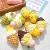 Cono de Helado de Crema de Durazno Simulado 3D Juguete Accesorio de Resina Decoración Creativa Llavero DIY Colgante para Bolso