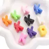 Contas Acrílicas de Cor Única com Furo Grande de Números e Letras para Correntes de Celular Artesanais DIY, Decorações de Bolsas e Materiais para Pingentes