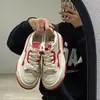 Zapatillas blancas de suela gruesa y punta redonda para mujer, nuevo diseño casual de bloques de color para otoño 2026, hace que los pies parezcan más pequeños, zapatillas deportivas versátiles estilo ins