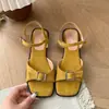 Sandálias de Uma Tira para Mulheres, Novo Estilo Verão 2026, Fivela de Metal, Estilo Fada Francesa, Bico Aberto, Rasteirinhas, Adequadas para Combinar com Vestidos, Calçados de Praia