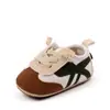 Zapatos casuales para bebé, zapatos antideslizantes para caminar, nuevo estilo de zapatilla de entrenamiento alemana, zapatos de moda para bebés de 0 a 1 año, con suelas de goma
