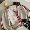 Conjunto Infantil 2026 Otoño Sudadera con Bordado de Moda para Niños Chaqueta Pantalones Deportivos Casuales para Bebés y Niños Pequeños Conjunto de Dos Piezas