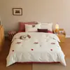 Juego de cuatro piezas de otoño e invierno cálido de algodón 100% cepillado con bordado de dibujos animados, funda de edredón engrosada de algodón puro agradable para la piel, ropa de cama
