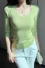 Linda Camisa Base de Tricô com Gola U para Mulheres, Adequada para Usar em Camadas ou Sozinha no Início do Outono, com um Toque de Luxo e Mangas de Três Quartos