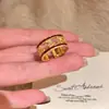 ¡Hazte rico pronto! Anillo de Caballo Dorado para Mujer, Lujo Ligero y Sensación de Alta Gama, Anillo Apilable para Dedo Índice, Anillo Abierto