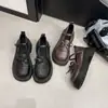 Sapatos de Couro Modernos e Elegantes para Combinar com Saias, Novidade Primavera/Verão 2025 Sapatos Femininos Estilo Britânico Retrô Confortáveis com Laço