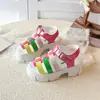 Sandalias de princesa de bloques de color estilo coreano para niñas, nuevo producto de verano 2026, sandalias de playa versátiles de moda para niños, suela suave