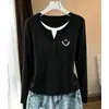 Moda Otoño 2026: Camiseta de Manga Larga de Algodón Puro para Mujer, Estilo Coreano, Cuello Henry, Falso Dos Piezas, con Diseño de Cuello en Y para un Look Juvenil