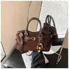 Bolso de Mano de Gamuza Velour de Alta Gama Tipo Bolsa de Boliche para Mujer 2026 Nuevo de Moda Retro de Nicho Bolso de Hombro Bolso de Gran Capacidad