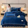 Conjunto de Quatro Peças de Veludo Leite Espesso 4,25kg Conjunto de Três Peças de Flanela Minke Dourada Saia de Cama de Fleece Coral de Alto Peso para Inverno