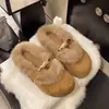 Zapatos casuales de punta plana con hebilla de metal, pantuflas de pelo, invierno, persona perezosa, slip-on de felpa, francés 2026, nuevas pantuflas de algodón